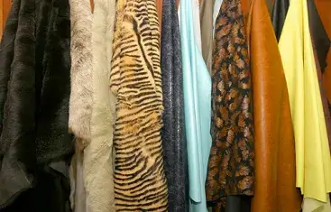 METAFORA wholesale shelves with various leathers